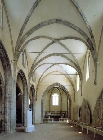 interno chiesa di santa maria incoronata