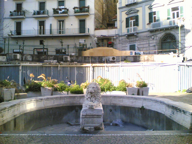 fontana del leone napoli