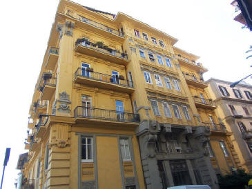 facciata palazzo acquaviva coppola a napoli