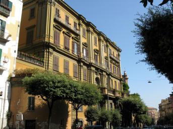 facciata palazzo albertini dei principi di cimitile a napoli