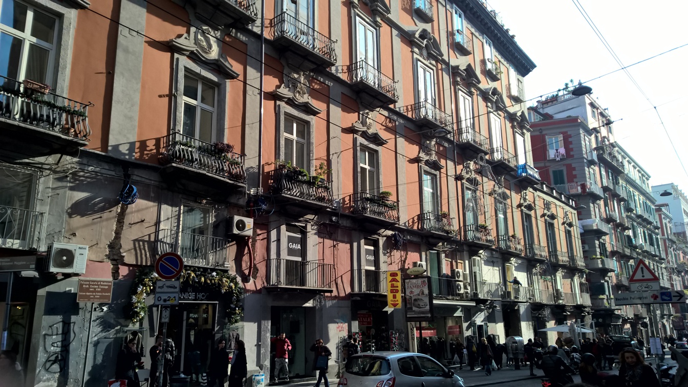 facciata palazzo carafa di Maddaloni a Napoli