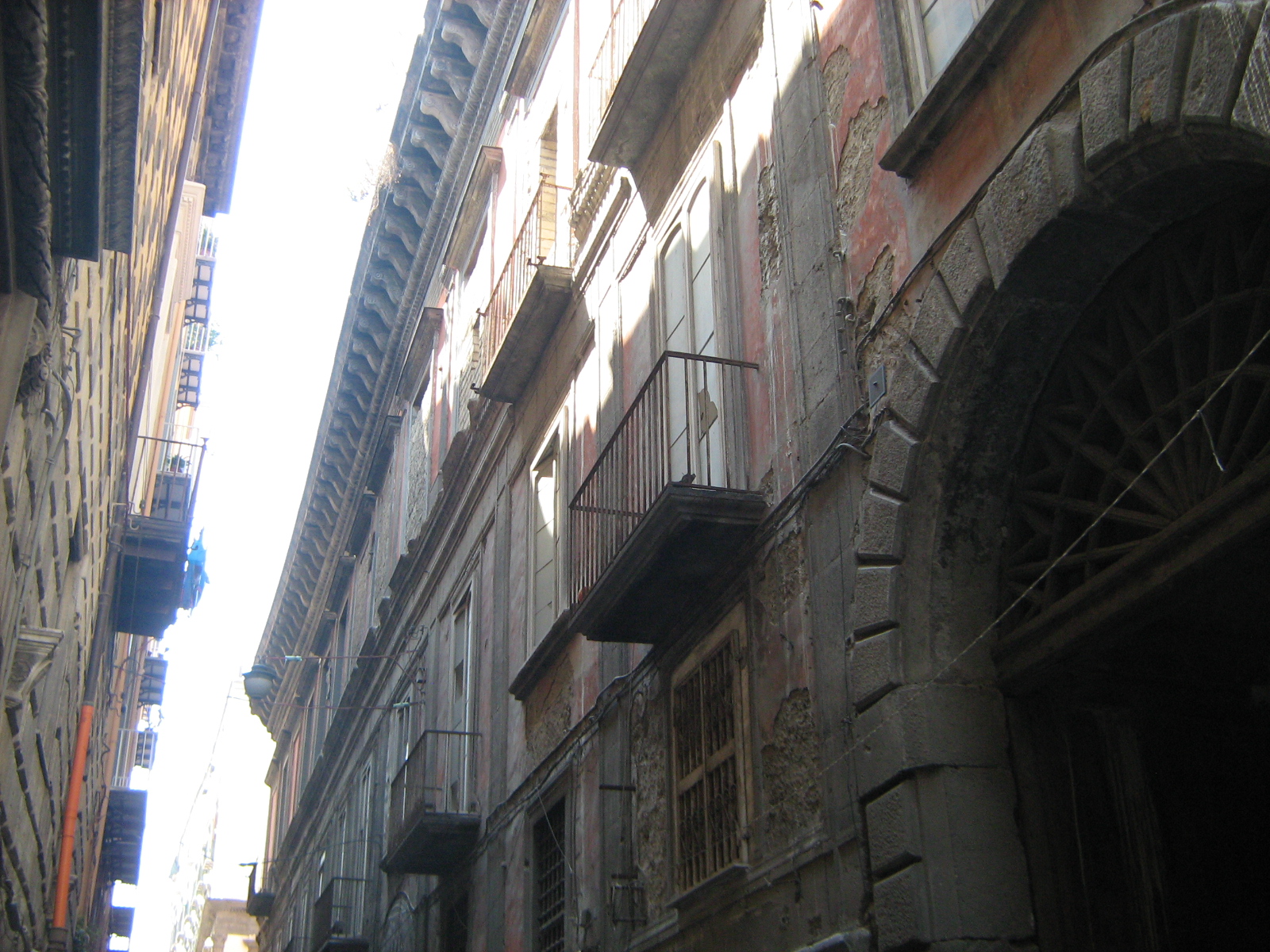 palazzo carafa di montorio a napoli