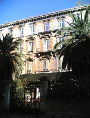 facciata palazzo d'avalos del vasto a napoli