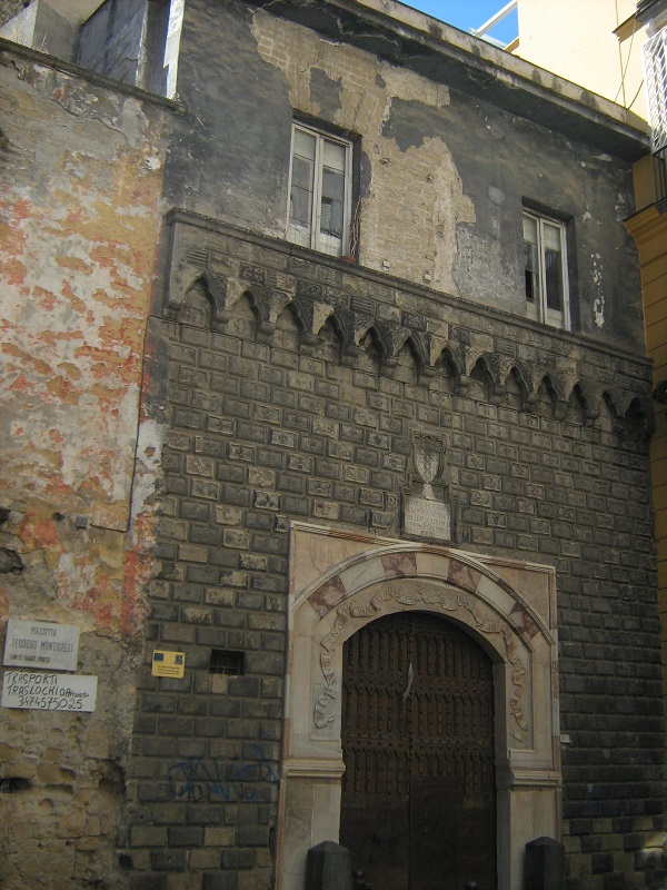 facciata palazzo de penna napoli