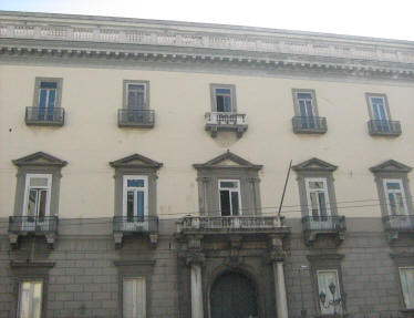 palazzo fondi napoli