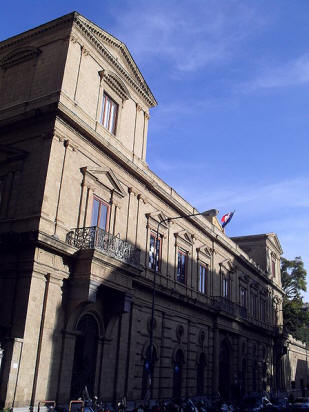 facciata palazzo grenoble a napoli