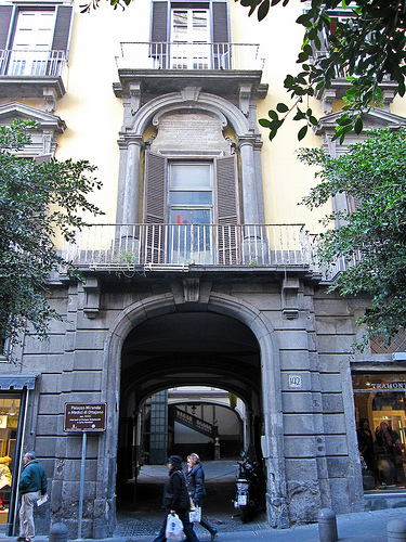 facciata palazzo miranda o medici di ottajano a napoli