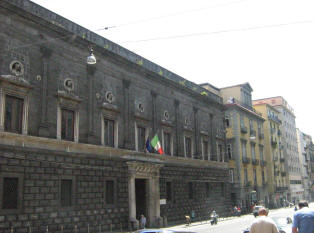 facciata palazzo orsini di gravina a napoli