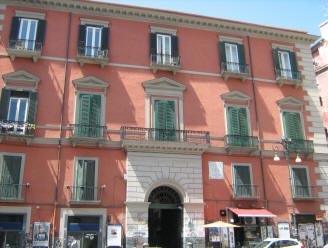 facciata palazzo pandola napoli