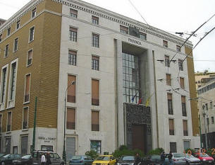 facciata palazzo della provincia a napoli