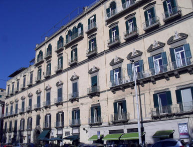 facciata palazzo ravaschieri di satriano a napoli