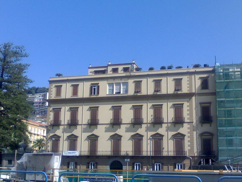 facciata palazzo ruffo della scaletta a napoli